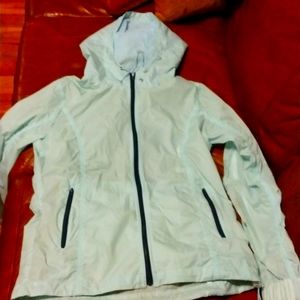 A PRIME FLEX WOMEN'S ULTRA LIGHTWEIGHT WINDBREAKER. SIZE SMALL (SEE DESCRIPTION)
